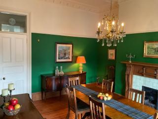 Mansion Flat with Turret Views, Sunsets, Close to Transport - 8