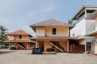 RedDoorz Plus near Tugu Mercusuar Anyer - 1