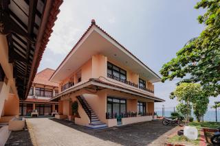 RedDoorz Plus near Tugu Mercusuar Anyer - 3