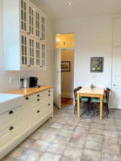 Mansion Flat with Turret Views, Sunsets, Close to Transport - 2