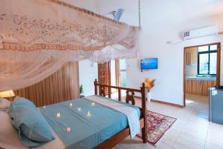 Diani Luxe Villa Elegant suite with private kitchen, 600m from the beach - 4