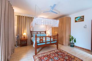 Diani Luxe Villa Elegant suite with private kitchen, 600m from the beach - 8