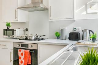 Nottingham Stay with Parking, Garden & Netflix - 6