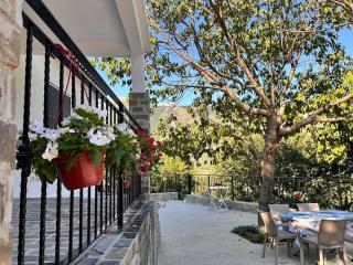 Dukat Bliss 01 - Mountain view, 15 min from Beach - 0