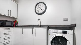 Stylish Studio in iIlkeston with Parking - 4