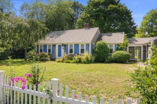 Minutes to Nantucket Sound Beaches - 2