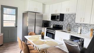 DC Edge stunning three-bedroom House - 4