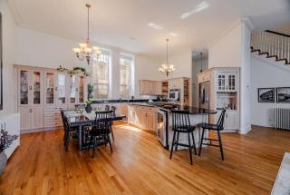 Queens Hall, Historic Luxury in St John's - 8
