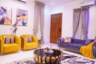 Cozy Luxurious 4 BDR Duplex Near Landmark Beach - 3