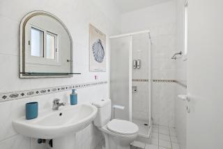 Villa Venus with Pool Access at Regina Gardens, 700 m Venus Beach - 2