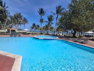 Primera Línea De Playa, Area Social Con Piscina, Zonas De BBQ, Gazebo, Ducha De Exterior, Baños, Wifi, Smat TV, Aires Acondicionados, Ventiladores, Balcon con vista directa a la playa, Parqueo Privado, Cerca de Restaurantes, Bares, Minimarkets y Comercios - 4