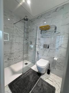 AURA suites by Mercury towers - 5