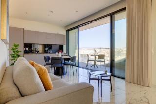 AURA suites by Mercury towers - 4