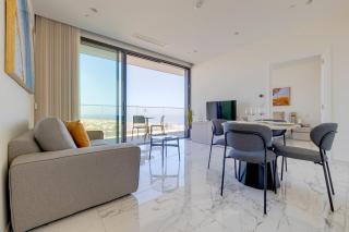 AURA suites by Mercury towers - 3