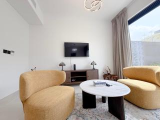 Exclusive Island Living in 2 Bedroom Villa with Maids room - 3