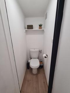 Studio - climatisé - proche centre ville, espace carat, gare - parking gratuit - 3