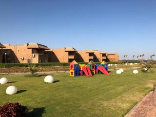 Malibu Sokhna 3 Bedroom Garden Chalet with Pool and Sea View - 3