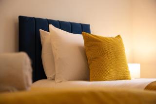 Contractors, Relocators Free Parking Fast Wifi - 9