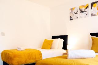 Contractors, Relocators Free Parking Fast Wifi - 2