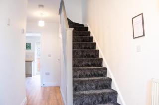 Contractors, Relocators Free Parking Fast Wifi - 1