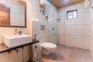 Vanya Abode Home With Parking - 2