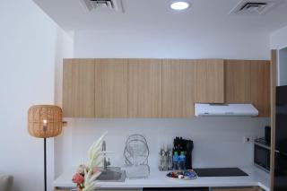 Modern 1BR Masdar - Bright Urban Apartment - 8