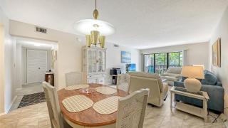 Heated Pool-Short Walk to Beach, FREE trolley around Siesta Key! - 1