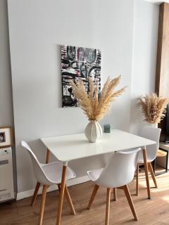 Stylish Minimal Apartment with Views-Central - 7