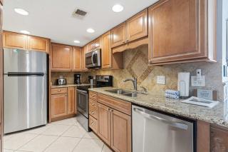 Comfortable waterfront condo with beach chairs - close to dining - 9