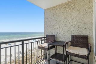 Comfortable waterfront condo with beach chairs - close to dining - 5