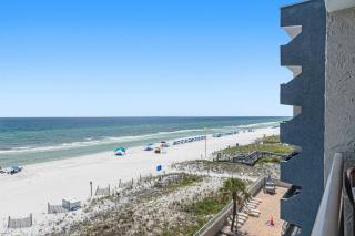 Comfortable waterfront condo with beach chairs - close to dining - 3