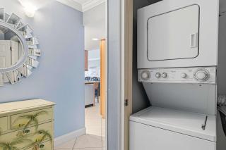 Comfortable waterfront condo with beach chairs - close to dining - 1