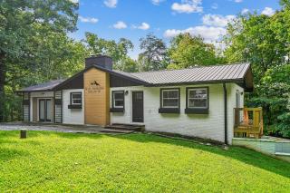 Bluff Mountain Bungalow home - 7
