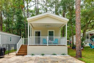 New Crystal River Resort Cabin w Pool & Boat Prkng - 8