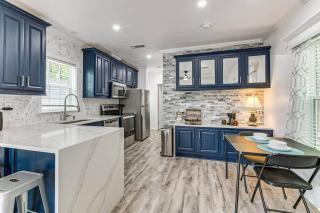 New Crystal River Resort Cabin w Pool & Boat Prkng - 4