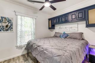 New Crystal River Resort Cabin w Pool & Boat Prkng - 2
