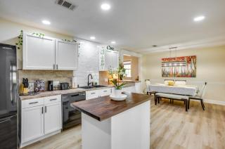 < 1 Mi to Dtwn! 2-Unit Conroe Home, Private Yard - 1