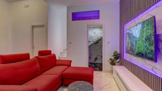 GZR093-Luxury 4BR Duplex Near Seafront & Nightlife - 2