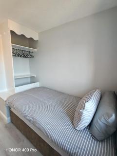 Brecon Gardens 4 Bedroom Group Accommodation - 7