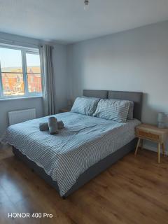 Brecon Gardens 4 Bedroom Group Accommodation - 3