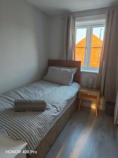 Brecon Gardens 4 Bedroom Group Accommodation - 2