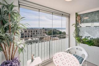 La Perle au Lac - Bright Lakefront Apartment with a Balcony - 5