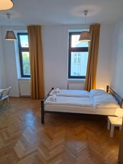 Large 4BR for 13 Near Danube & 15 Min to Center - 7