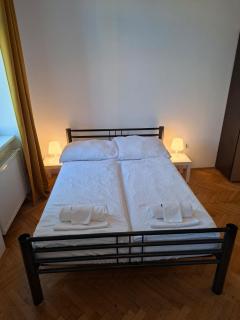 Large 4BR for 13 Near Danube & 15 Min to Center - 8