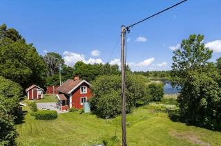 Cabin by Hjälmaren in Segersjö - 0