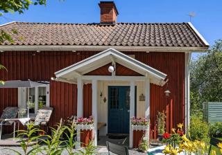 Cabin by Hjälmaren in Segersjö - 1