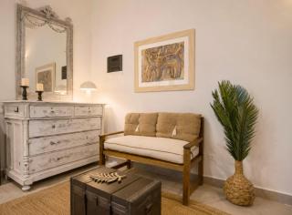 Romantica Deluxe Suite with Hot Tub and Balcony, A Lovely Nest near Old Town - 7