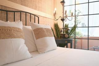 Romantica Deluxe Suite with Hot Tub and Balcony, A Lovely Nest near Old Town - 1