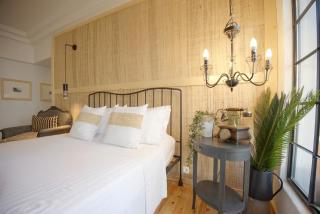 Romantica Deluxe Suite with Hot Tub and Balcony, A Lovely Nest near Old Town - 2