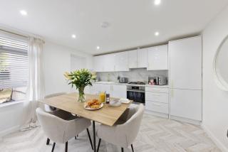 Stylish 3-Bed Home in Orpington by MCPI Hosting, Perfect for Families & Business Stays with Free WiFi & On-Street Parking - 9